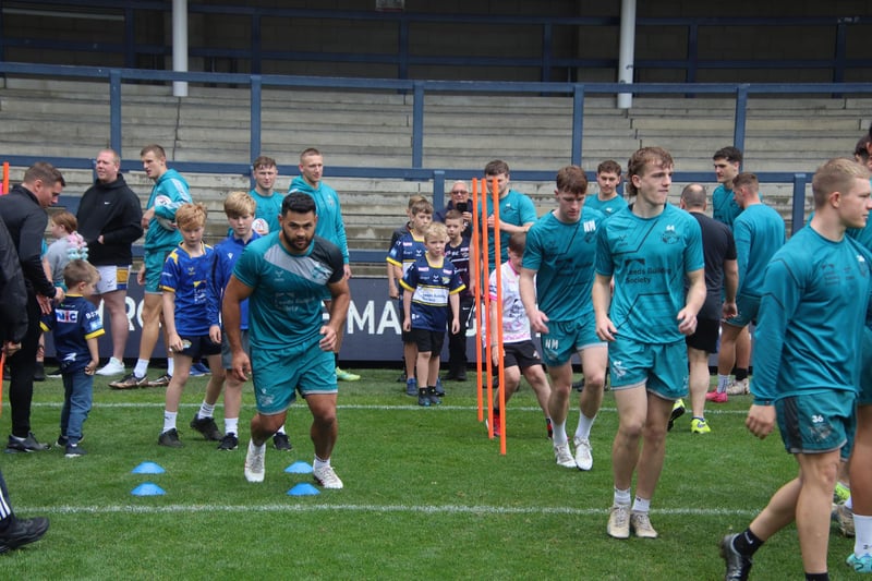 The second-row/centre/stand-off shows how it should be done at Rhinos' sponsors' training day.