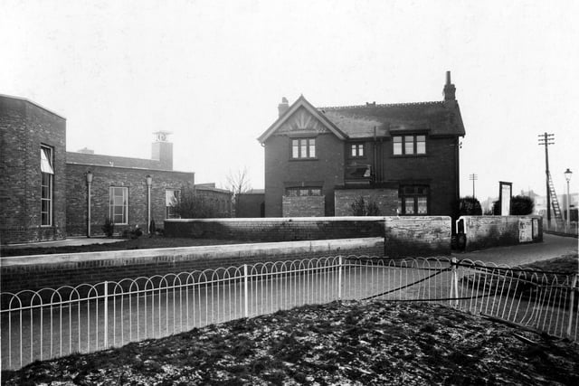 The Police Station at the junction of Cross Gates Lane with Station Road in January 1940. It opened in 1900 and became Leeds City Police property following boundary extensions and used as a section station until 1965 when it was taken over by Social Services; it has now been demolished. On the left is Crossgates Library which is on Farm Road and opened in 1939.