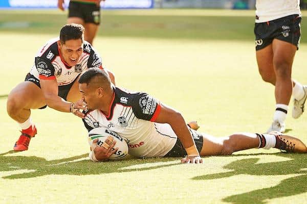 Sam Lisone scores for NZ Warriors against Sydney Rabbitohs. Picture by Daniel Carson / www.photosport.nz/SWpix.com.