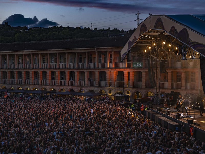 Taking to the stage in front of 5,500 fans, the Irish hitmaker declared: "What a beautiful place.”