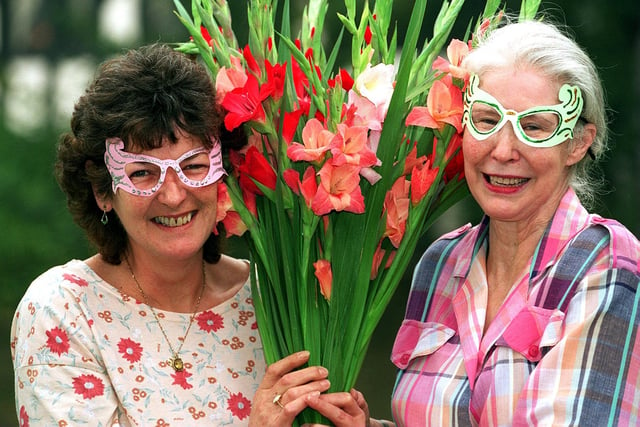 Dame Edna was not the only one to be presented with flowers. Margaret Bell and Dorothy Stones, who worked in the theatre's box office, were sent bunches of gladiolis by Dame Edna ahead of her shows that autumn.