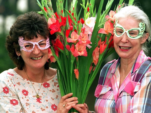 Dame Edna was not the only one to be presented with flowers. Margaret Bell and Dorothy Stones, who worked in the theatre's box office, were sent bunches of gladiolis by Dame Edna ahead of her shows that autumn.