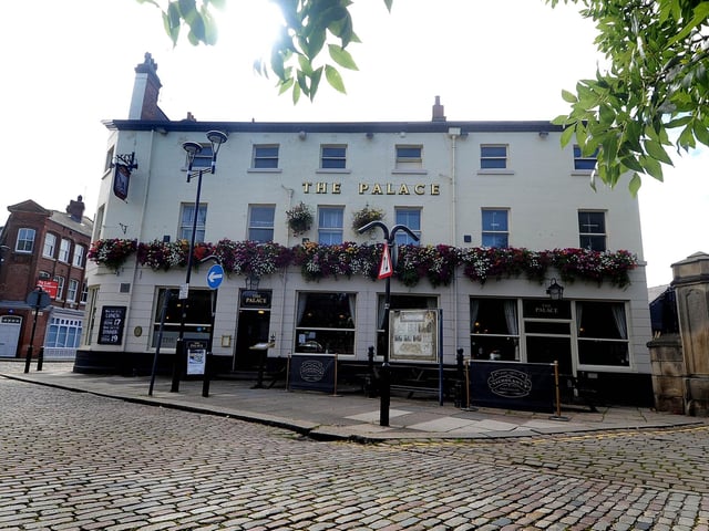 Built as a home for a timber merchant in 1741, the Palace on Kirkgate was registered as an inn 100 years later in 1841. It is believed to have been names The Palace after one of the breweries whose ale it used to sell. From 1874, it was owned by the Castelow family who brewed their own beer, and are all buried in St. Peter’s graveyard next door. It was bought by Melbourne Breweries in 1926, then passed on to Tetley’s in the 1960s.
