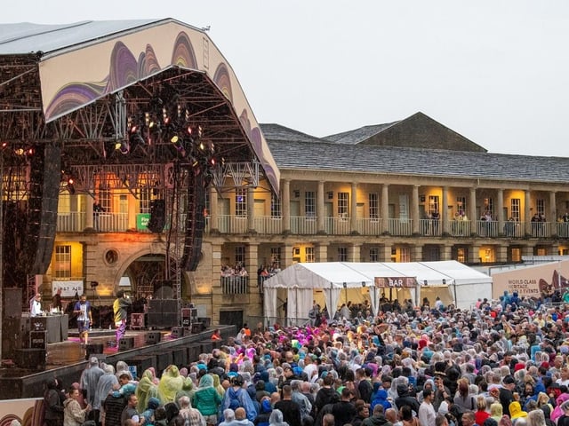 A sell-out crowd enjoyed the show. Photos by Cuffe and Taylor and The Piece Hall