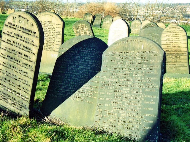 Guinea graves in Holbeck Cemetery. As many as 46 names are listed on a single tombstone. There are many 'guinea graves' dating from 1857 to the 1940s.