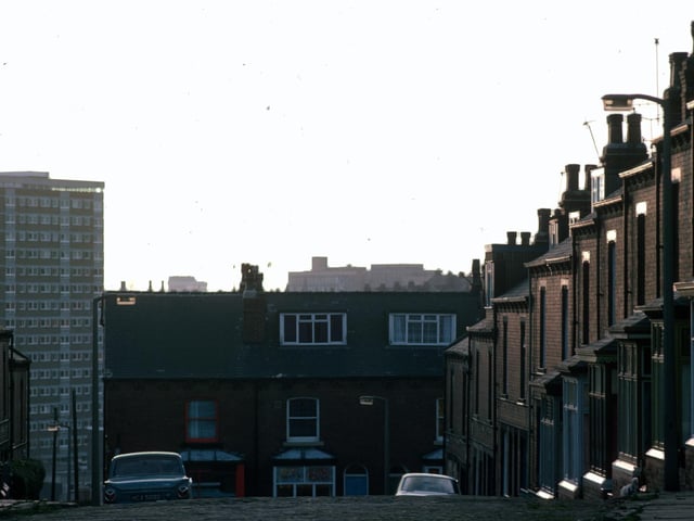 Looking south down Glossop Terrace towards Rider Road in January 1976. In the background, left, are the high-rise flats of Holborn Towers.