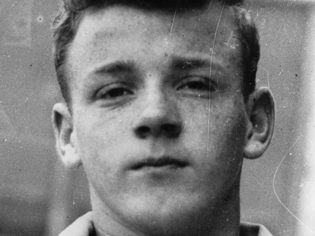 Seventeen year old Billy Bremner recently signed to Leeds United. Bremner went on to become a key midfielder in Don Revie's team and was voted player of the year in 1970. He played 54 times for Scotland and went on to manage Leeds and Doncaster Rovers. (Photo by Fox Photos/Getty Images)