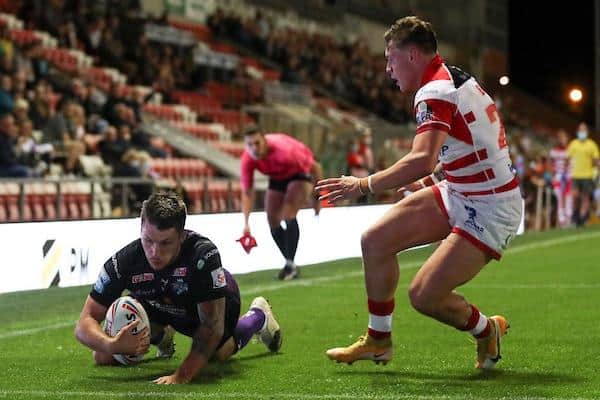 Tom Briscoe scores for Rhinos against Leigh in the sides' previous meeting, two years ago. Picture by Paul Currie/SWpix.com.