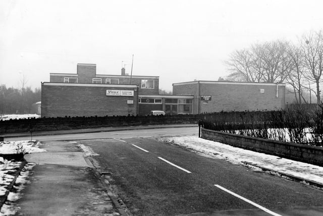 Looking from Birchfield Avenue towards Gildersome Liberal Club on Street Lane. Pictured in February 1980.