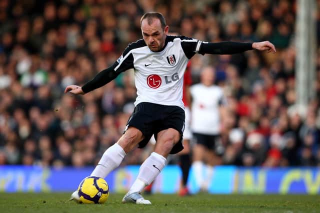 LONDON, ENGLAND - DECEMBER 19:  Danny Murphy of Fulham scores the opening goal during the Barclays Premier League match between Fulham and Manchester United at Craven Cottage on December 19, 2009 in London, England.  (Photo by Phil Cole/Getty Images)