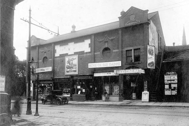 Lido Cinema, formerly Bramley Picture Palace, on Town Street in June 1931. It seated 520 people. It was demolished after closing in March 1961.