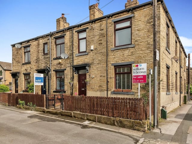 This family home is set in the heart of Farsley with excellent local facilities, including schools.
