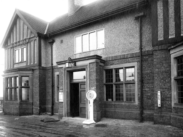 Wyther Park Hotel on Cockshott Lane. Pictured in December 1932 the licensee at the time was Louis George Radford.