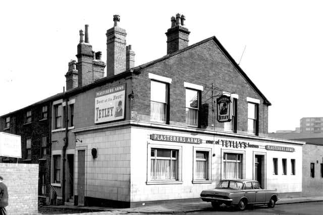 The Plasterers Arms pub on Skinner Lane. The landlord at this time was listed as Walter Barrow. On the left is the entrance to a yard off Skinner Lane where Arthur Mollett (Woodcraft) Ltd was located. Pictured in September 1964.