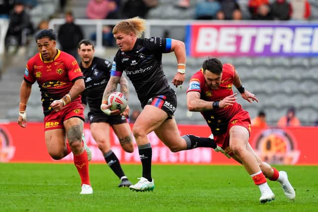 Caius Faatili breaks through Castleford Tigers' defence to score a stunning try for Wakefield Trinity at the 2025 Magic Weekend in Newcastle. Picture by Olly Hassell/SWpix.com.
