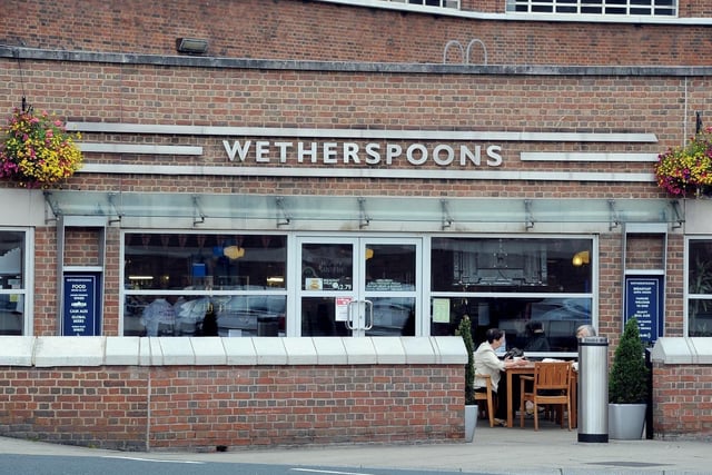 Wetherspoons at Leeds train station is rated 4.0 out of 5. Visitors said: "Great bar and great selection of beers etc, sit inside/outside, good atmosphere."
