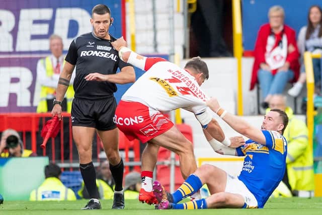 Cameron Smith tangles with Louie McCarthy-Scarsbrook during Leeds Rhinos' Grand Final loss to St Helens in 2022, as touch judge Jack Smith - no relation - watches on. Picture by Allan McKenzie/SWpix.com.