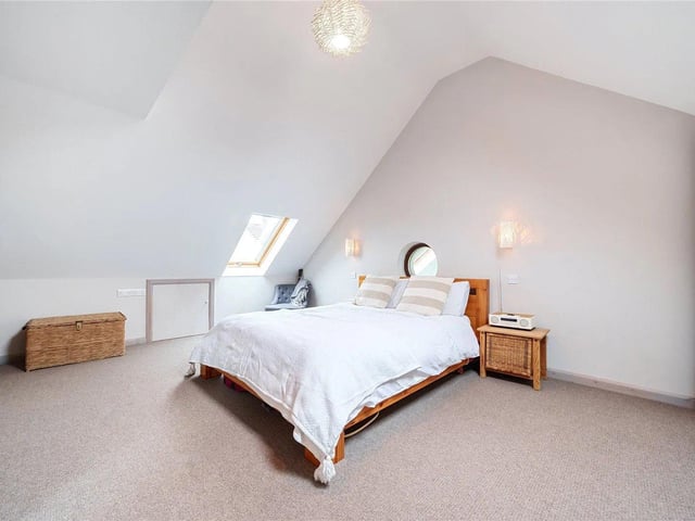 The first floor has two elegantly proportioned double bedrooms; the master with floor to ceiling built in storage cupboards.