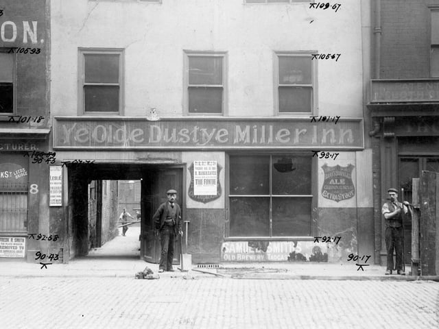 Ye Olde Dustye Miller Inn on Swinegate. The landlord had been William Jackson. To the right, no.10 Thomas Beecroft & Co. electro platers and engineers.