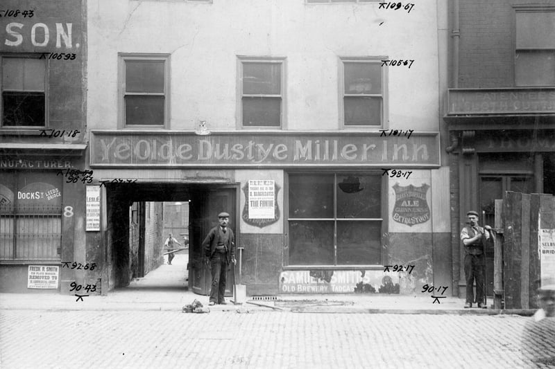 Ye Olde Dustye Miller Inn on Swinegate. The landlord had been William Jackson. To the right, no.10 Thomas Beecroft & Co. electro platers and engineers.