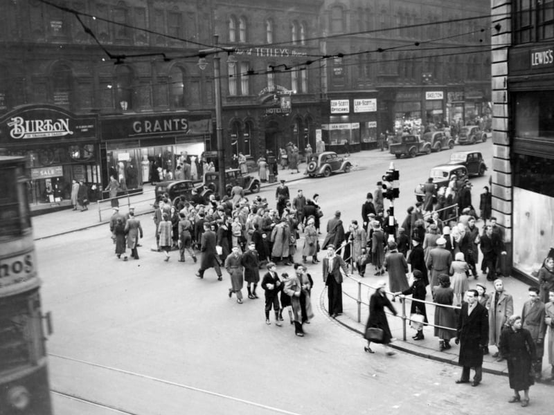 Congestion at Lewis' corner in December 1951.