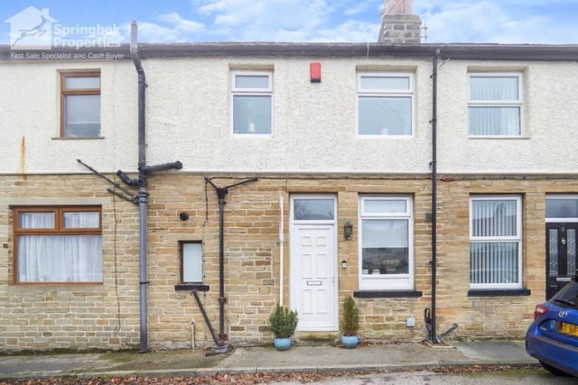 With minimal redecoration required, this two bedroom terraced house in Rawdon  presents a great opportunity for a family wanting to add a personal stamp to their new home. The property has good sized bedrooms, a four-piece bathroom, a modernised open plan kitchen diner and a cosy reception room.
