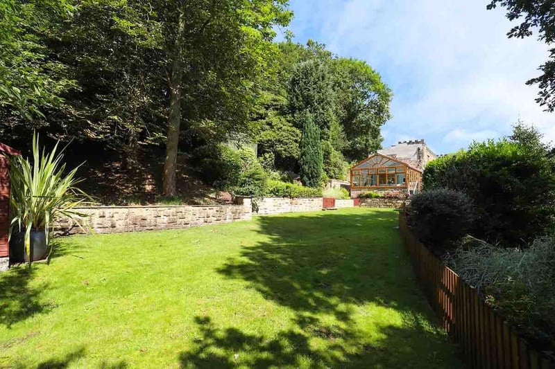 Set within about half an acre of gardens, there are many picturesque walks on your doorstep and you are on the edge of the Peak District National Park.