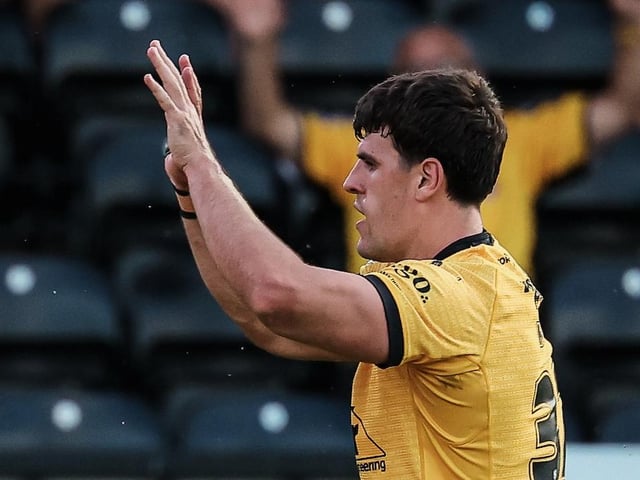 Grade A late contact on passer, one penalty point, total points 5.5 - fine.
