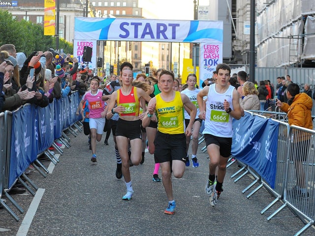 Jacob Palmer (yellow shirt) first in the junior race and leading from the start. (pic by Steve Riding)