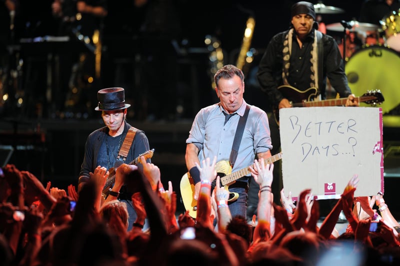 Bruce took requests from the audience and brought a whole family onstage to dance with him to Dancing In The Dark.