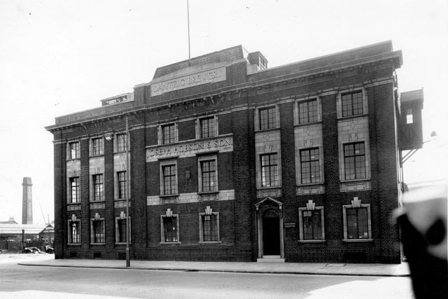 Joseph Hobson and son, Dantzic Brewery, whoich produced 'Black Beer'. The brewery fronted onto Regent Street and had been built across the former east side of Imperial Street, leaving Concord Street to the left and Myrtle Street on the right. The name Danztic was taken from town in Germany, famous producers of Spruce beer and high grade oak barrels used for fermentation.