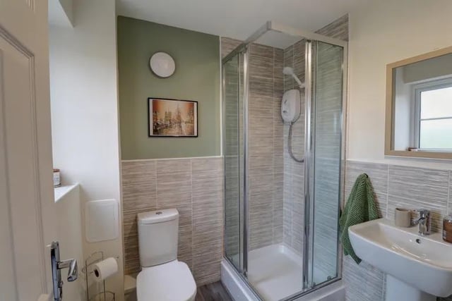 One of the double bedrooms features an en-suite bathroom while there is also a ground floor w/c.
