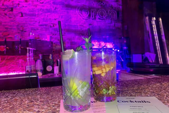 The mojito and peach iced tea cocktails