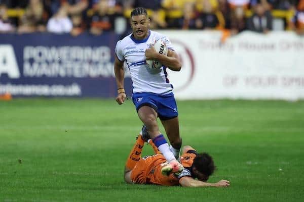Lewis Murphy breaks away from Jake Mamo en-route to scoring his second try against Tigers. Picture by John Clifton/SWpix.com.