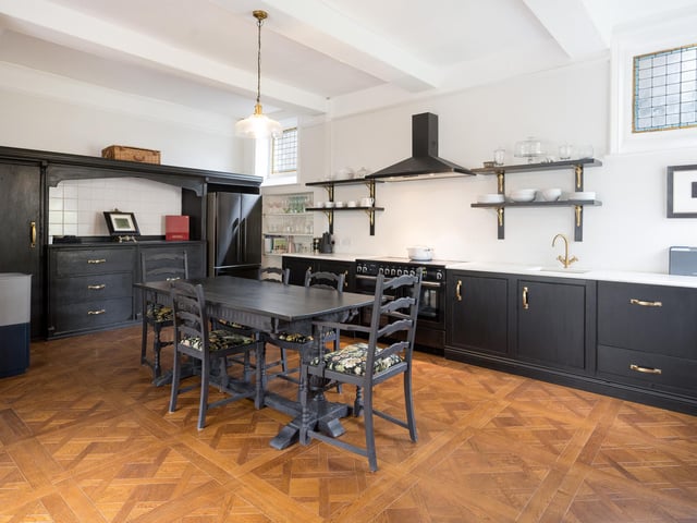 An alternative view of the impressive kitchen facilities.
