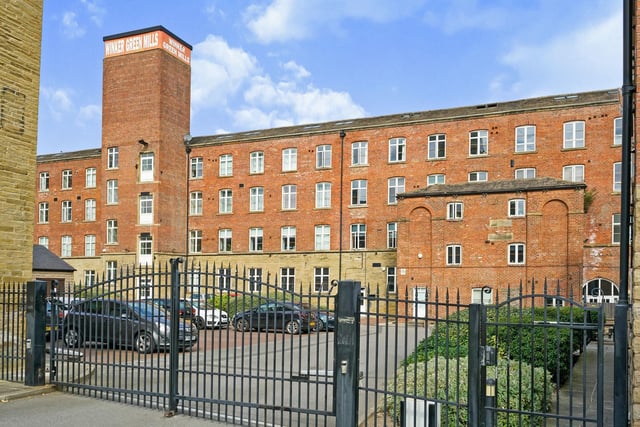 This beautifully presented first floor two bedroom apartment is situated in a popular mill development with easy access to the city centre. The development is extremely popular and has been converted to a high standard with a secure gated access. The apartment has large windows overlooking the Mill Pond and further over Armley Park.