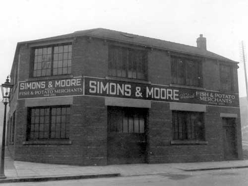 Simons & Moore, Fish & Potato wholesalers on the junction of East Street and Cavalier Street. Pictured in December 1937.