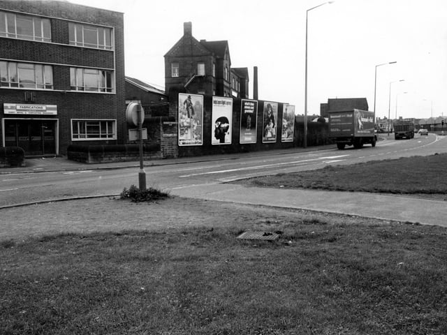 Hunslet Lane 'Fabrications' sheet metal works in March 1980. This photo is looking towards Leeds city centre with Tetley's Brewery on the right.