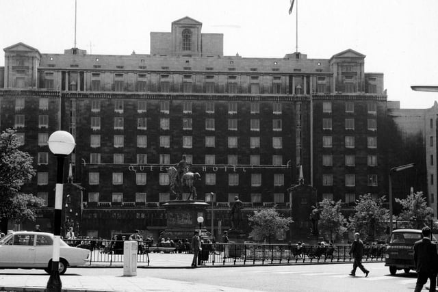The Queens Hotel  in  June 1967. People are sitting on benches in City Square.