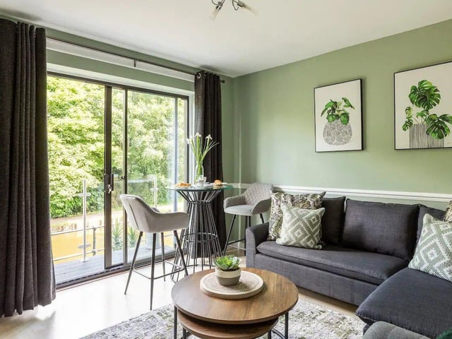 There are two reception rooms with HD TVs, with complementary Sky Q and Netflix on both.