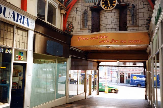 Enjoy these photo memories from around Leeds in 1990. PIC: Leeds Libraries, www.leodis.net