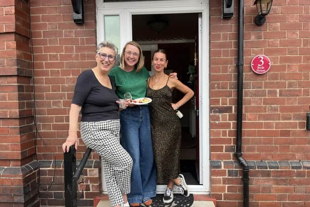 (From left) Karen Wright with her cousin Heather and daughter Kit