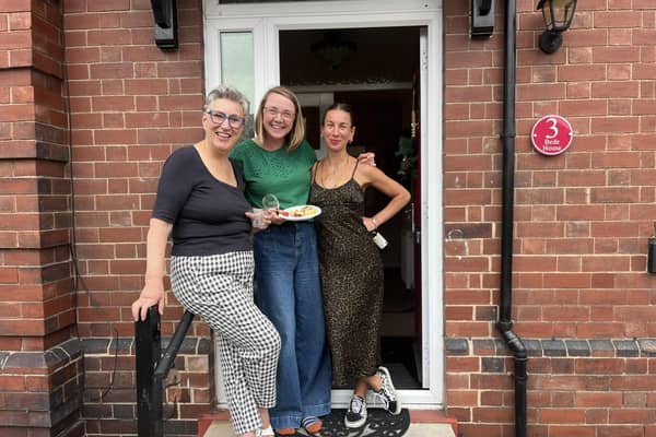 (From left) Karen Wright with her cousin Heather and daughter Kit