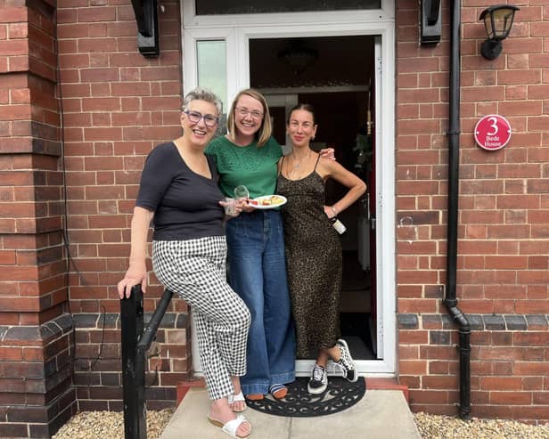 (From left) Karen Wright with her cousin Heather and daughter Kit