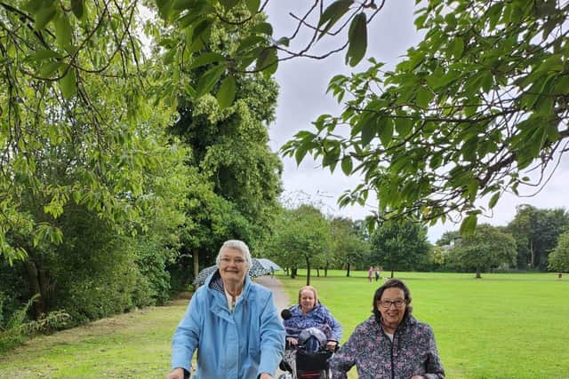 Cross Gates & District Good Neighbours’ Scheme CIO members take part in a sponsored walk