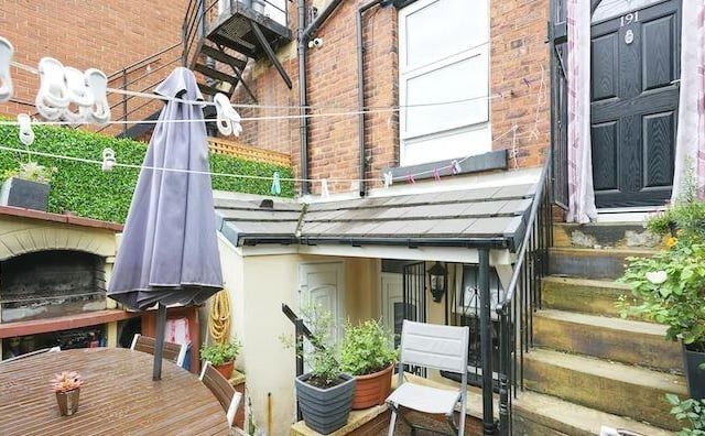 The property also offers buyers the opportunity to rent as the lower ground floor can be separated from the house to make a studio flat.
