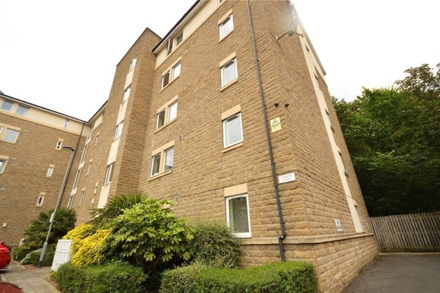 Enjoying what is surely one of the best positions on this development, this stunning one bedroom second floor apartment has views of a lovely private woodland and the added advantage of lift access. Offered for sale with no chain and sure to appeal to the first time buyer, the property could also be available fully furnished.
