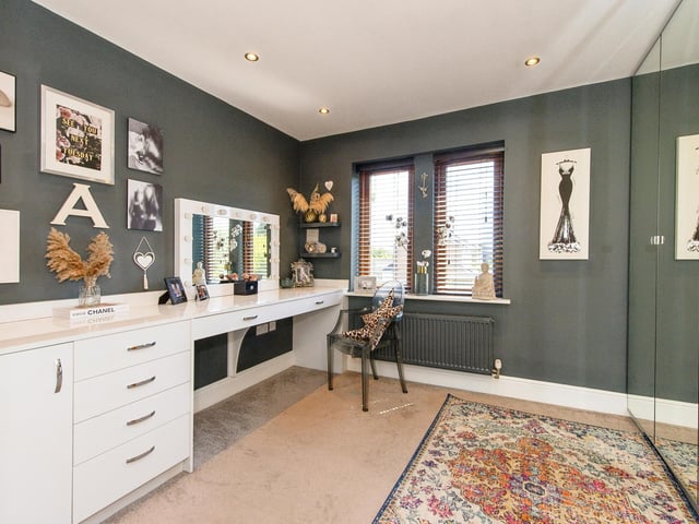 Rooms with flexible use allow for personal choice within the property.