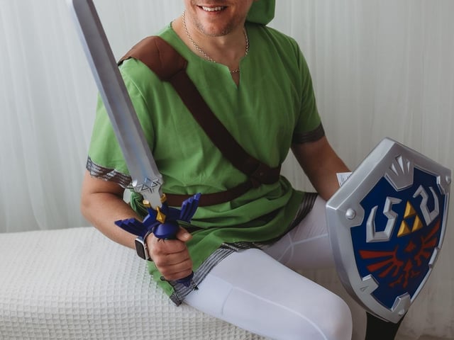 Jonny dressed as Link from The Legend of Zelda in honour of anonymous stem cell donor his daughter named ‘Zelda’