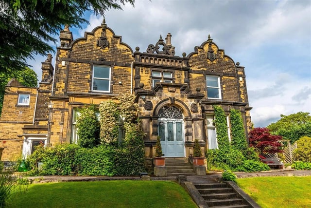 Oaklea Hall is in the popular suburb of Adel and is just a short drive from the Ring Road A6120, Weetwood, Bramhope, Headingley and Alwoodley.